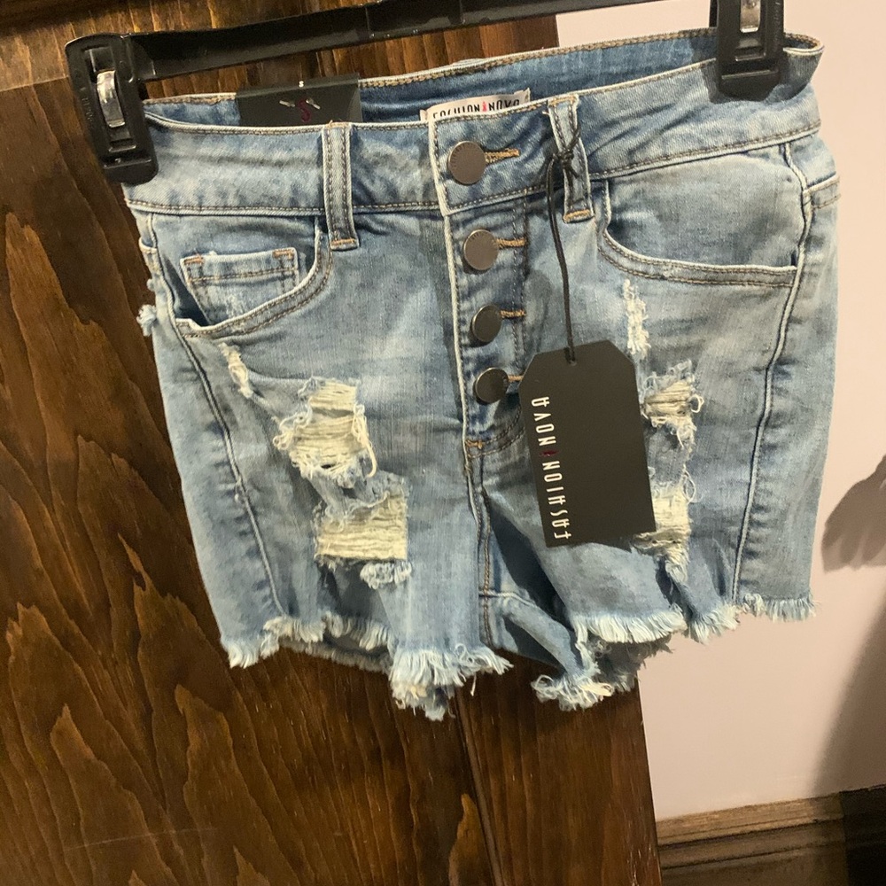 Ripped shorts size 0 WITH TAGS